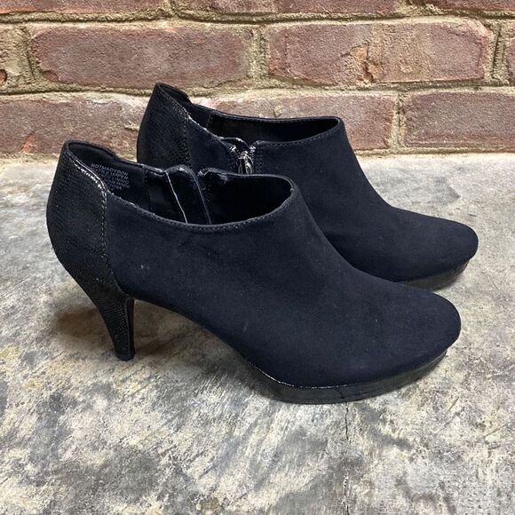Bandolino Black Faux Suede Heel Ankle Bootie Size 7.5 - Picture 2 of 9